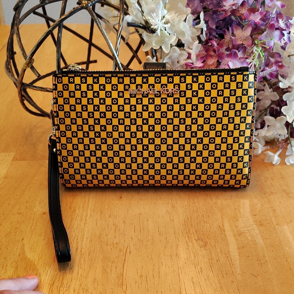 Michael Kors Black and Yellow Patterned JetSet New York City Wristlet